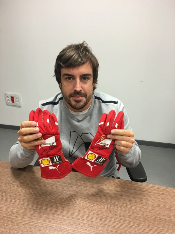 Guantes Ferrari año 2014