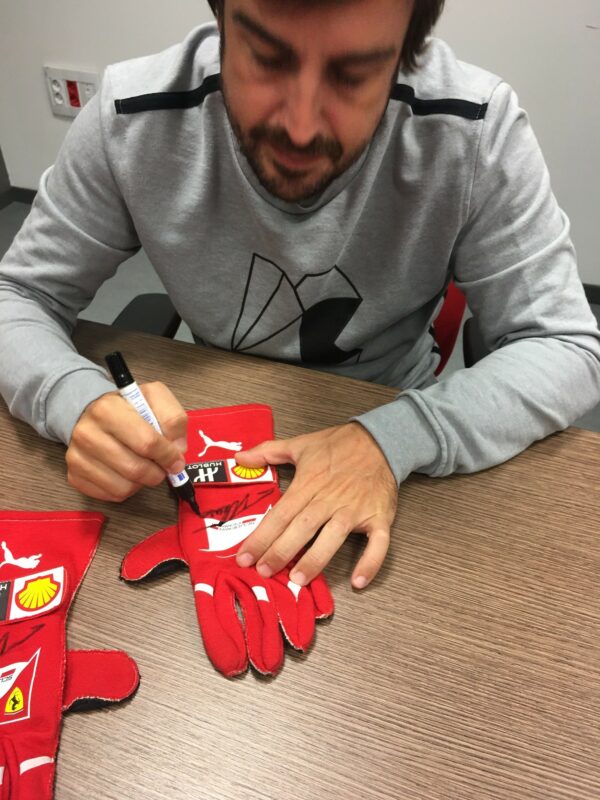 Guantes Ferrari año 2014