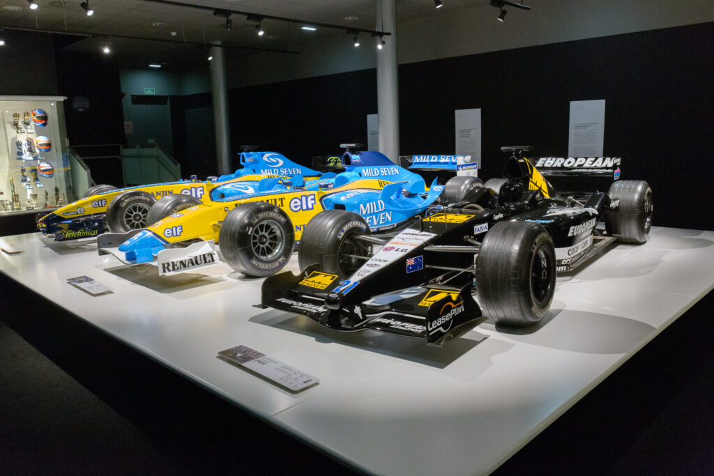 Fernando_Alonso_2001-2004_cars_2017_Museo_Fernando_Alonso