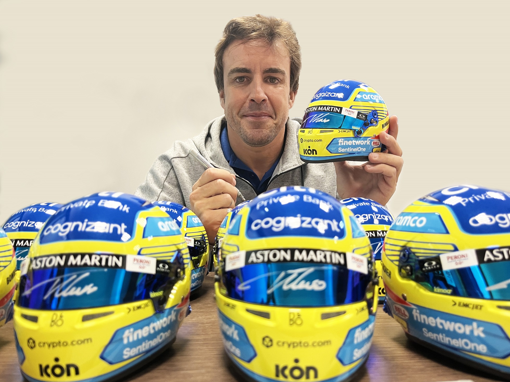 Casco alonso 2025