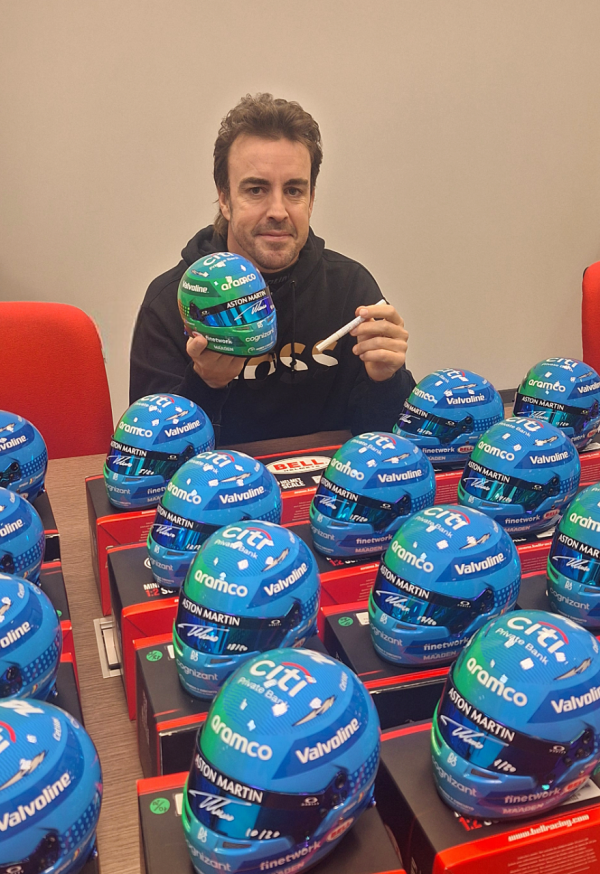 MINI CASCO EDICIÓN ESPECIAL AM24 LAS VEGAS FIRMADO POR FERNANDO ALONSO - Imagen 4