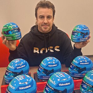 MINI CASCO EDICIÓN ESPECIAL AM24 LAS VEGAS FIRMADO POR FERNANDO ALONSO