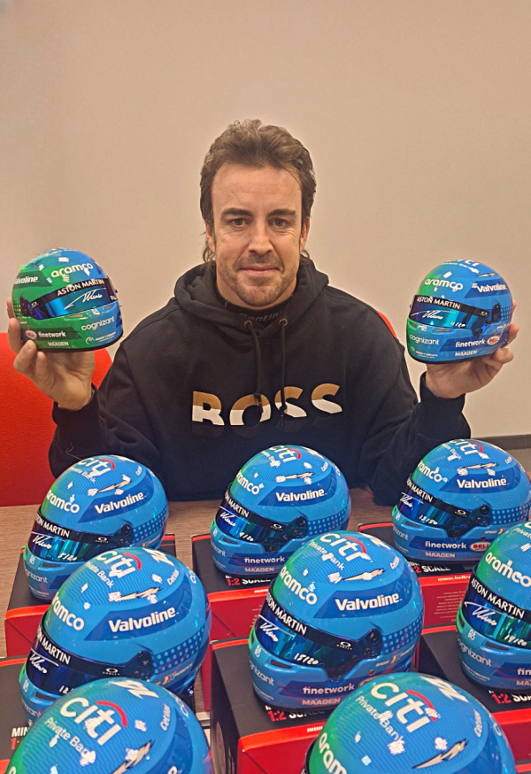 MINI CASCO EDICIÓN ESPECIAL AM24 LAS VEGAS FIRMADO POR FERNANDO ALONSO
