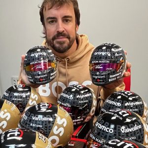 MINI CASCO EDICIÓN ESPECIAL AM24 SILVERSTONE FIRMADO POR FERNANDO ALONSO