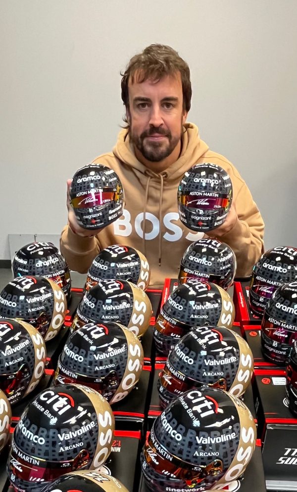 MINI CASCO EDICIÓN ESPECIAL AM24 SILVERSTONE FIRMADO POR FERNANDO ALONSO - Imagen 2