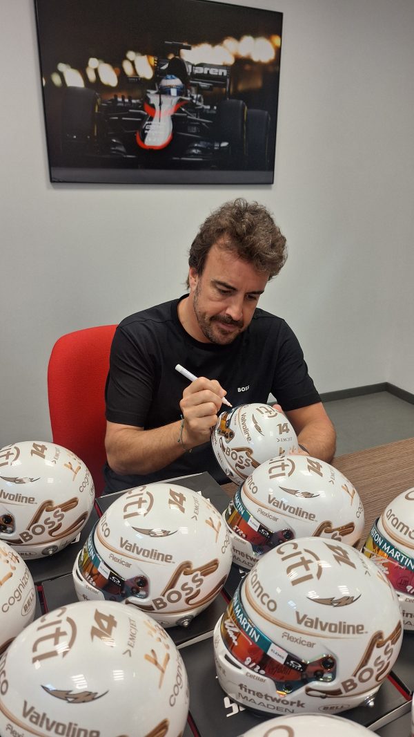 MINI CASCO EDICIÓN ESPECIAL AM25 CHINA FIRMADO POR FERNANDO ALONSO - Imagen 6