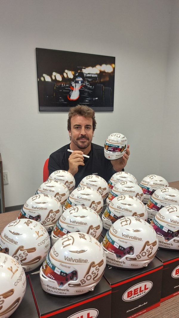 MINI CASCO EDICIÓN ESPECIAL AM25 CHINA FIRMADO POR FERNANDO ALONSO